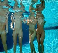 nøgenbadning nudist fisse under vand