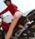 pige på motorcykel