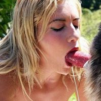 ung pige sutter slikker hunde pik sexhistorier om dyresex